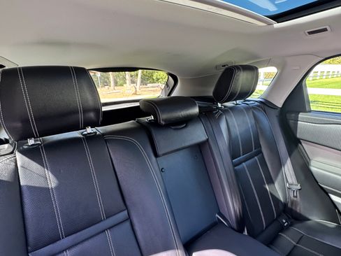 Used 2018 Land Rover Range Rover Velar S AWD/4WD image 21