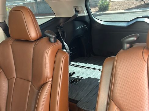 Used 2024 Subaru Ascent Touring AWD/4WD image 8