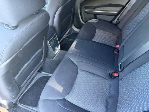 Used 2012 Chrysler 300 RWD image 8