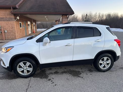 Used 2018 Chevrolet Trax LT w/ LT Convenience Package image 15