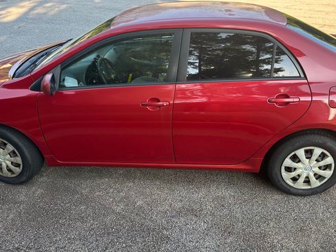 Used 2011 Toyota Corolla LE FWD image 1