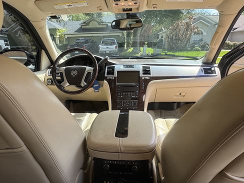 Used 2007 Cadillac Escalade ESV Platinum w/ Information Package image 6