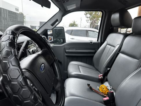 Used 2016 Toyota Tundra SR5 w/ SR5 Upgrade Package image 18