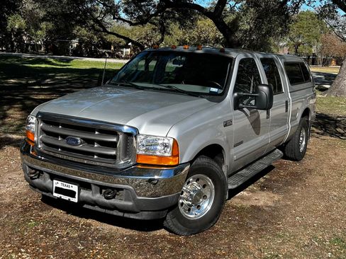 Used 2001 Ford F350 2WD Crew Cab Super Duty image 1