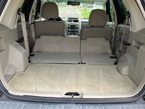 Used 2010 Ford Escape XLT image 2