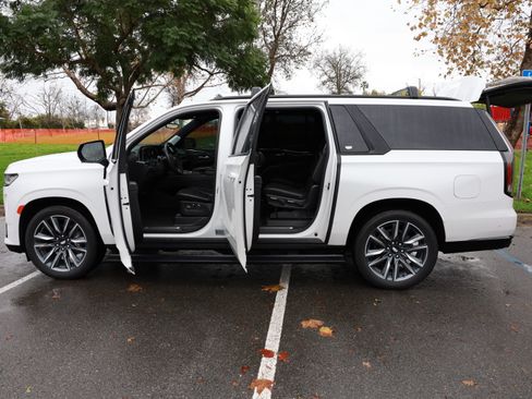 Used 2021 Cadillac Escalade ESV Sport Platinum image 27