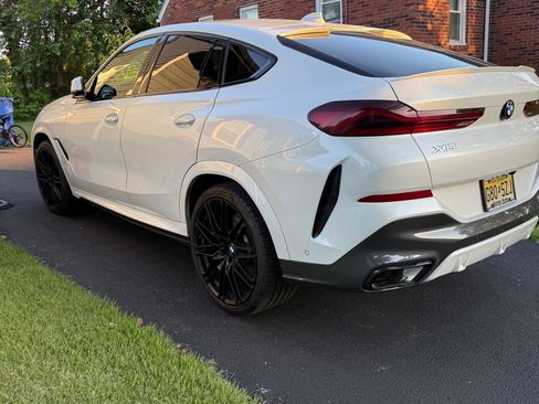 Used 2020 BMW X6 xDrive40i w/ M Sport Package AWD/4WD image 2