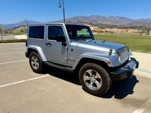 Used 2018 Jeep Wrangler Sahara w/ Connectivity Group image 10