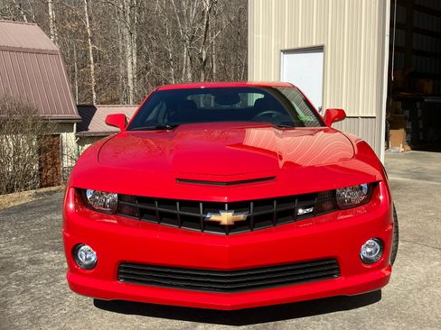Used 2010 Chevrolet Camaro SS RWD image 5