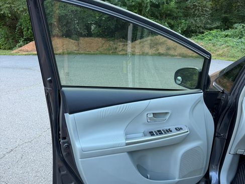 Used 2013 Toyota Prius V Five FWD image 12