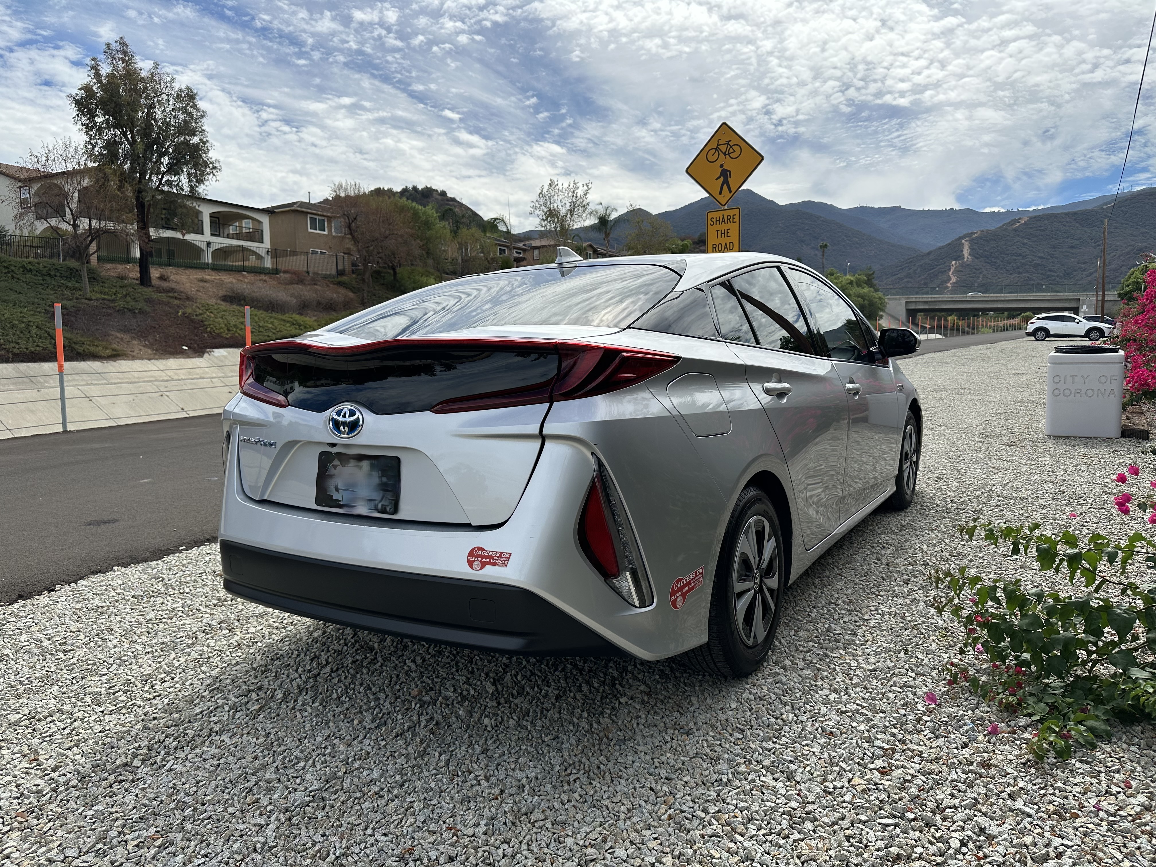 Used 2018 Toyota Prius Prime Premium w/ Carpet Mat Package FWD image 15