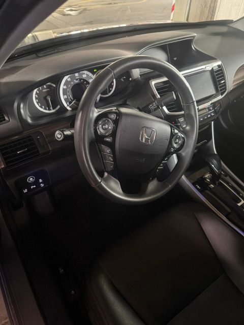 Used 2017 Honda Accord Touring image 16