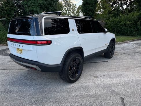 Used 2022 Rivian R1S Launch Edition image 10