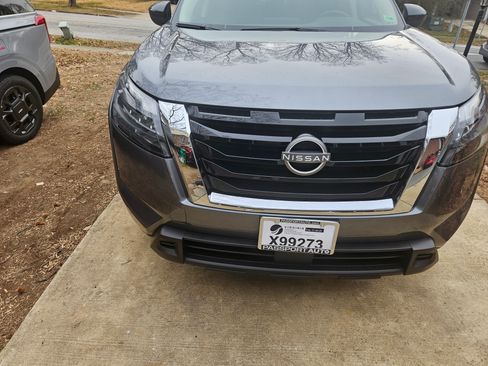 Used 2025 Nissan Pathfinder S image 8