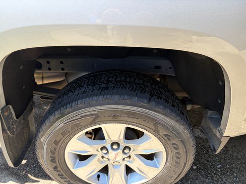 Used 2017 GMC Canyon SLE w/ Trailering Package image 15