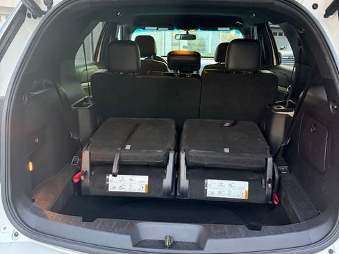 Used 2017 Ford Explorer XLT w/ Equipment Group 202A FWD image 13