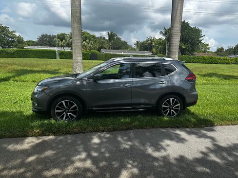 Used 2017 Nissan Rogue SL w/ SL Premium Package FWD image 11