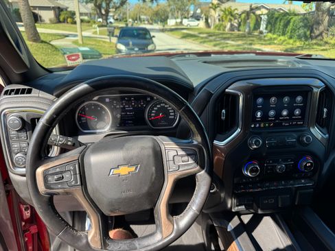 Used 2021 Chevrolet Silverado 1500 High Country w/ Technology Package image 17