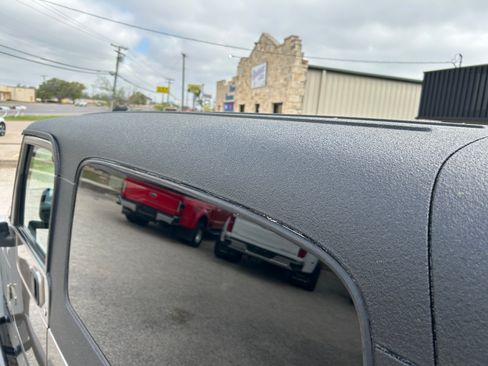 Used 2005 Jeep Wrangler Unlimited Rubicon w/ Sahara Edition Group image 28