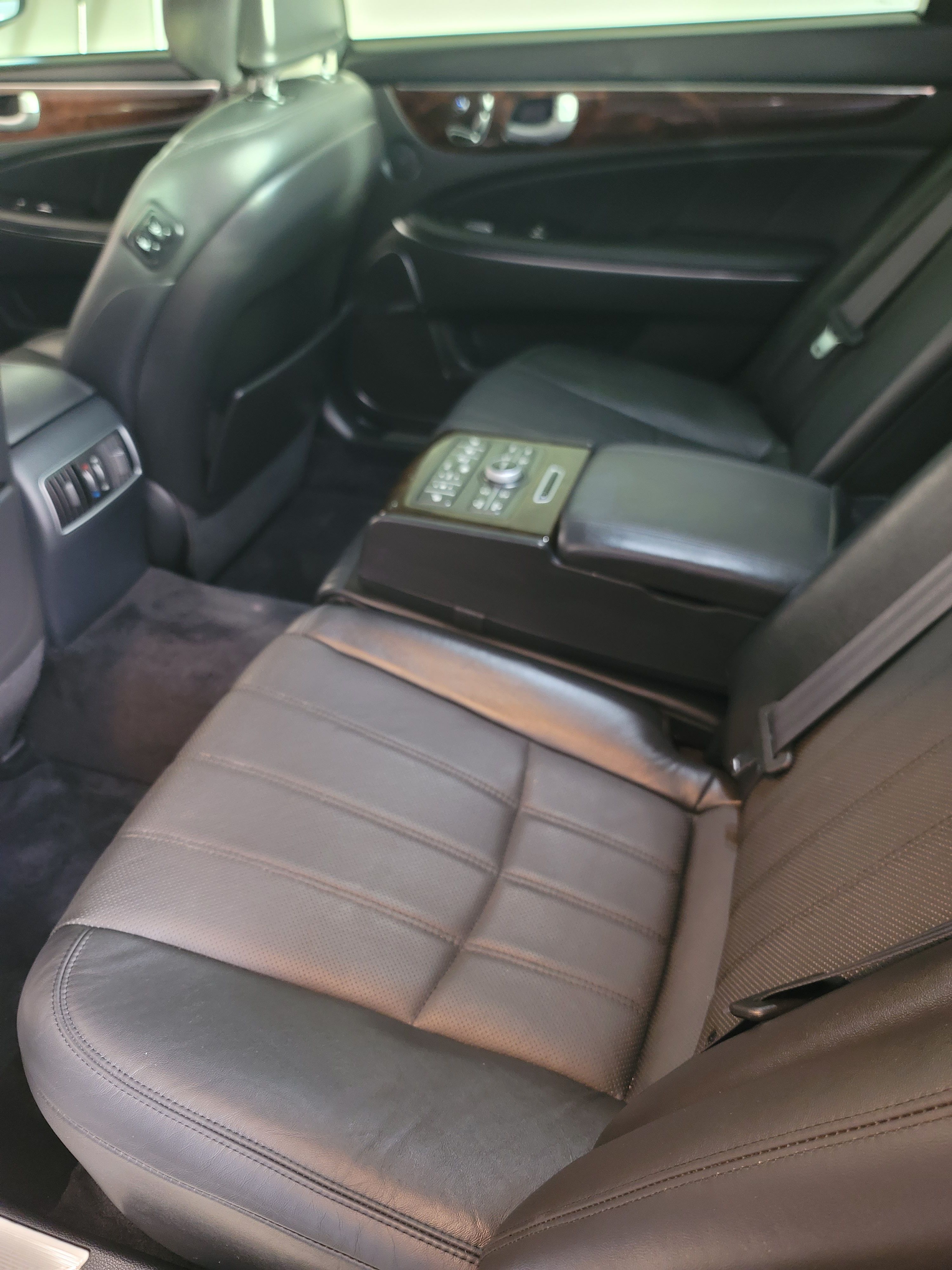 Used 2013 Hyundai Equus Signature RWD image 8