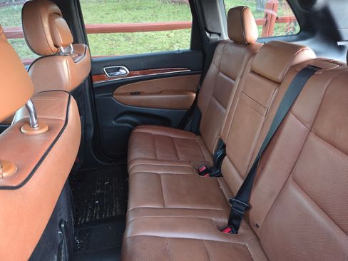 Used 2013 Jeep Grand Cherokee Overland image 24