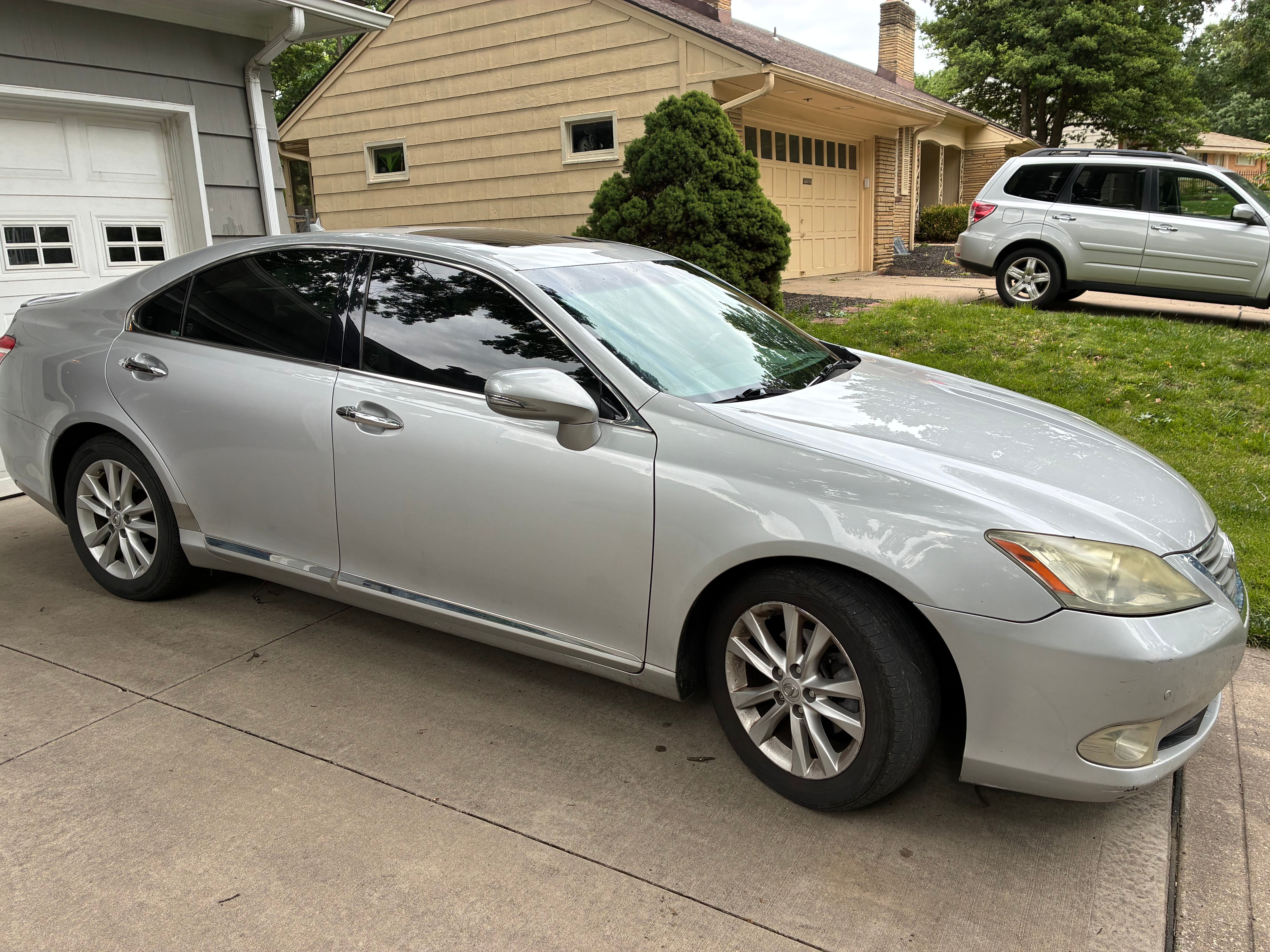 Used 2010 Lexus ES 350 FWD image 1
