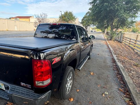 Used 2011 GMC Sierra 1500 SLE w/ Regional Value Package image 5