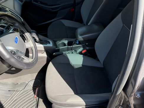 Used 2014 Ford Focus SE FWD image 9