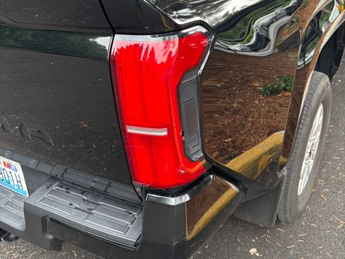 Used 2024 Toyota Tacoma SR5 AWD/4WD image 9