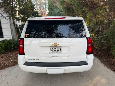 Used 2016 Chevrolet Suburban LT image 6