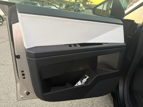 Used 2024 Tesla Cybertruck AWD Crew Cab image 8