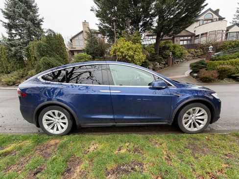 Used 2019 Tesla Model X 100D image 4