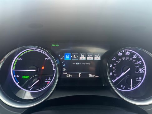 Used 2018 Toyota Camry XLE image 11