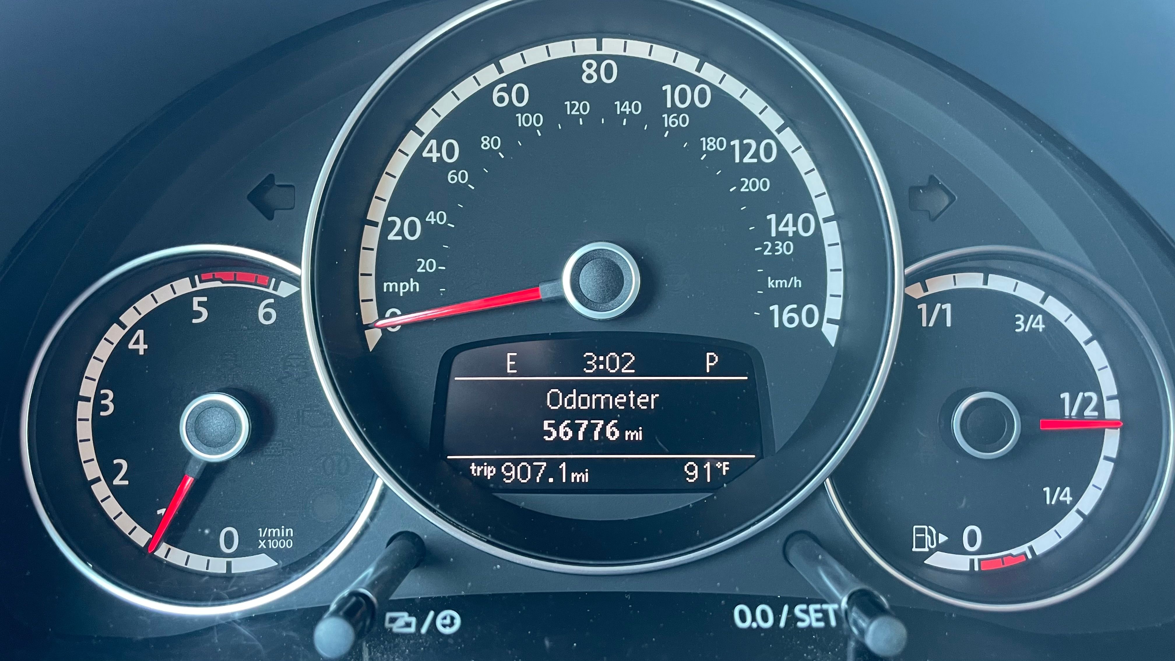 Used 2013 Volkswagen Beetle TDI FWD image 8