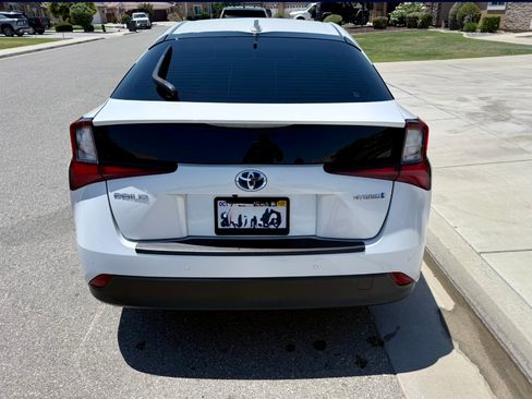 Used 2021 Toyota Prius LE w/ Carpet Mat Package (TMS) image 8