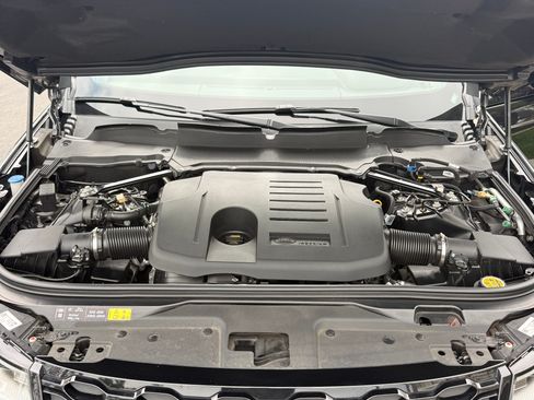 Used 2024 Land Rover Discovery Dynamic SE image 8