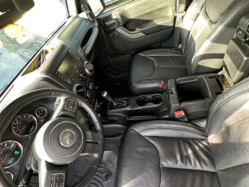 Used 2018 Jeep Wrangler Unlimited Sport image 16