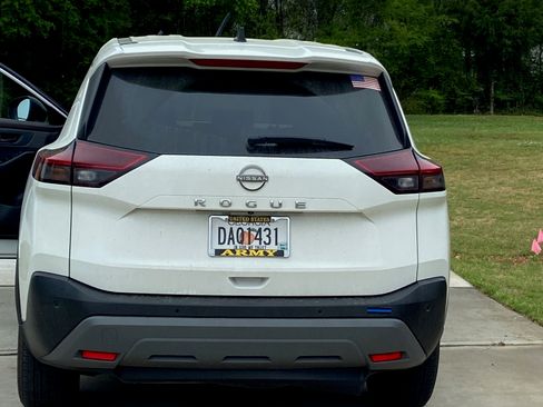 Used 2023 Nissan Rogue S image 5