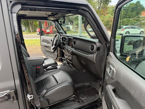 Used 2022 Jeep Wrangler Unlimited Sahara w/ Cold Weather Group image 3