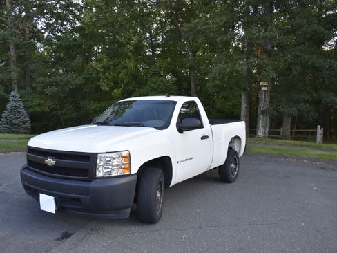 Used 2007 Chevrolet Silverado 1500 W/T RWD image 2