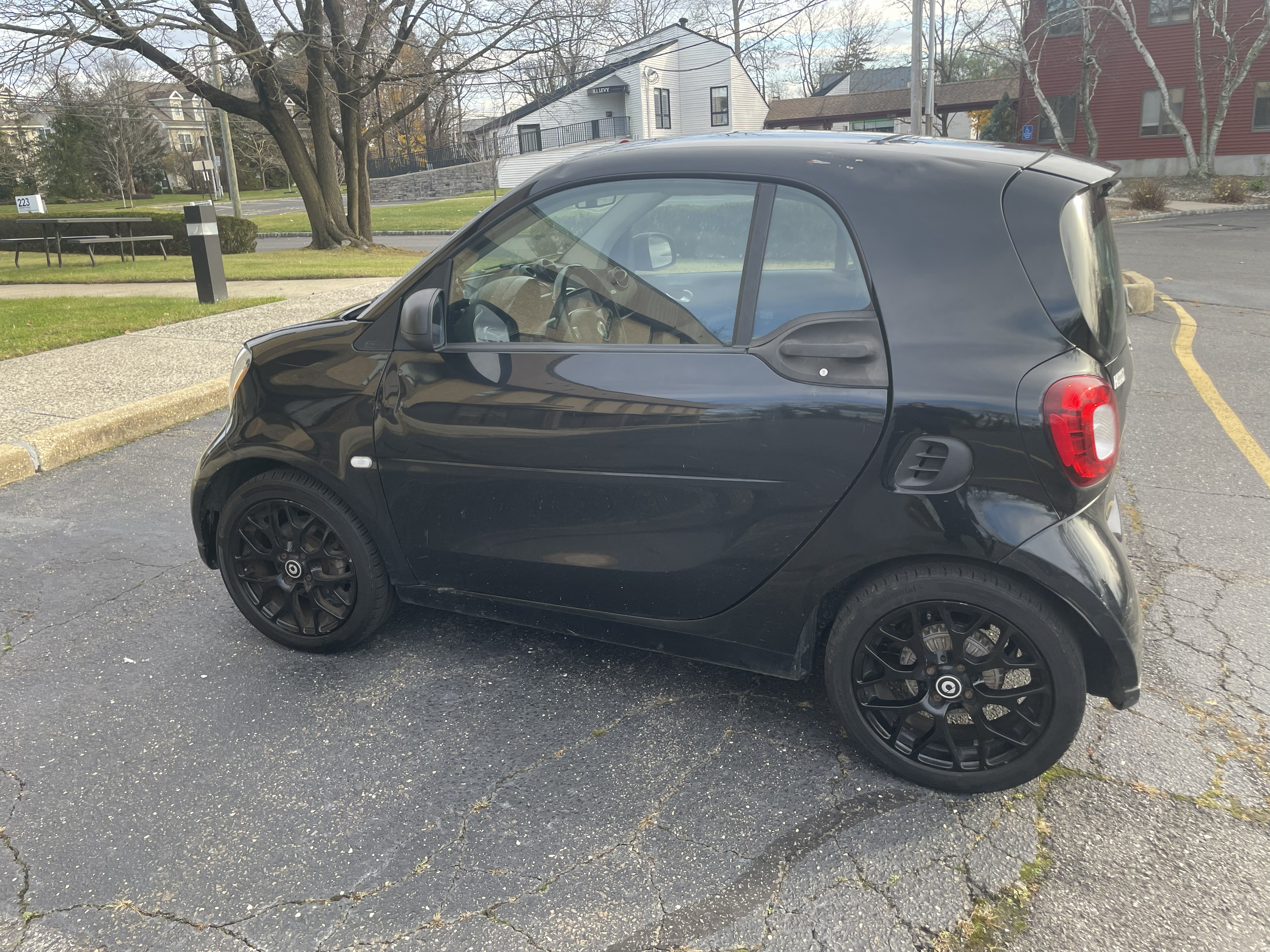 Used 2017 smart fortwo Prime RWD image 4