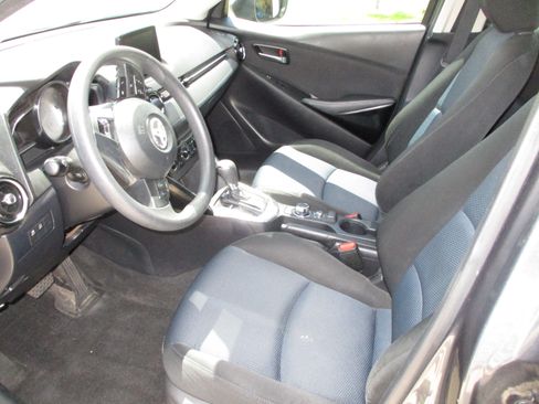 Used 2017 Toyota Yaris iA image 9