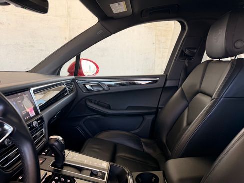 Used 2023 Porsche Macan AWD/4WD image 19