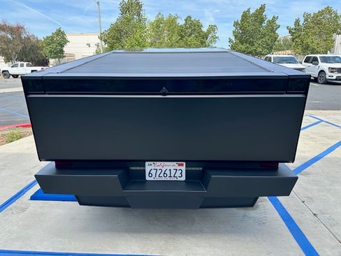 Used 2024 Tesla Cybertruck AWD Crew Cab image 8