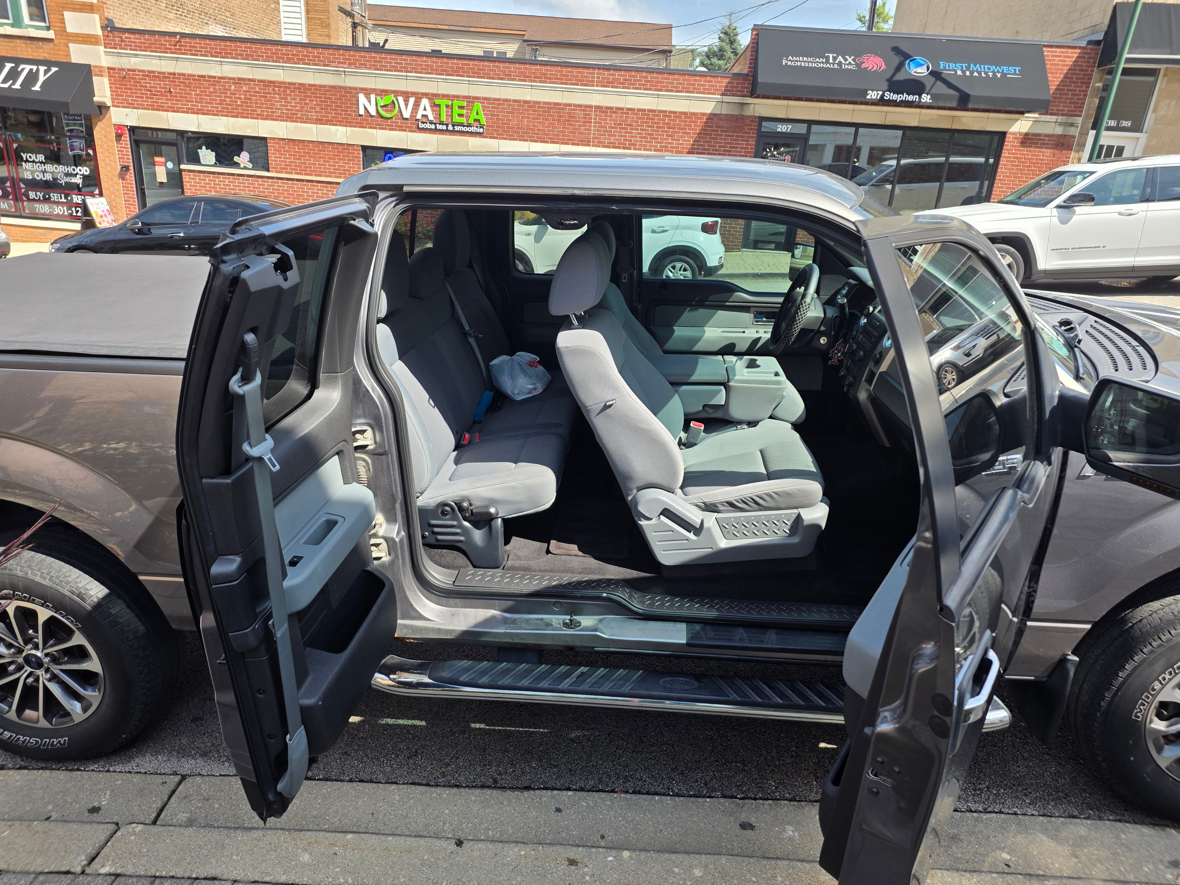 Used 2011 Ford F150 XLT w/ XLT Chrome Pkg AWD/4WD image 8