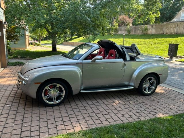 Used 2005 Chevrolet SSR w/ Preferred Equipment Group RWD image 2