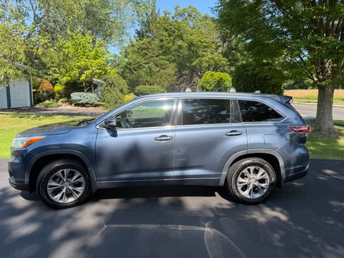 Used 2015 Toyota Highlander XLE AWD/4WD image 2
