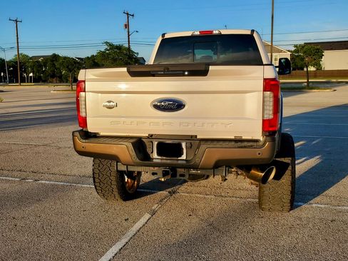 Used 2017 Ford F250 King Ranch w/ FX4 Off-Road Package AWD/4WD image 6