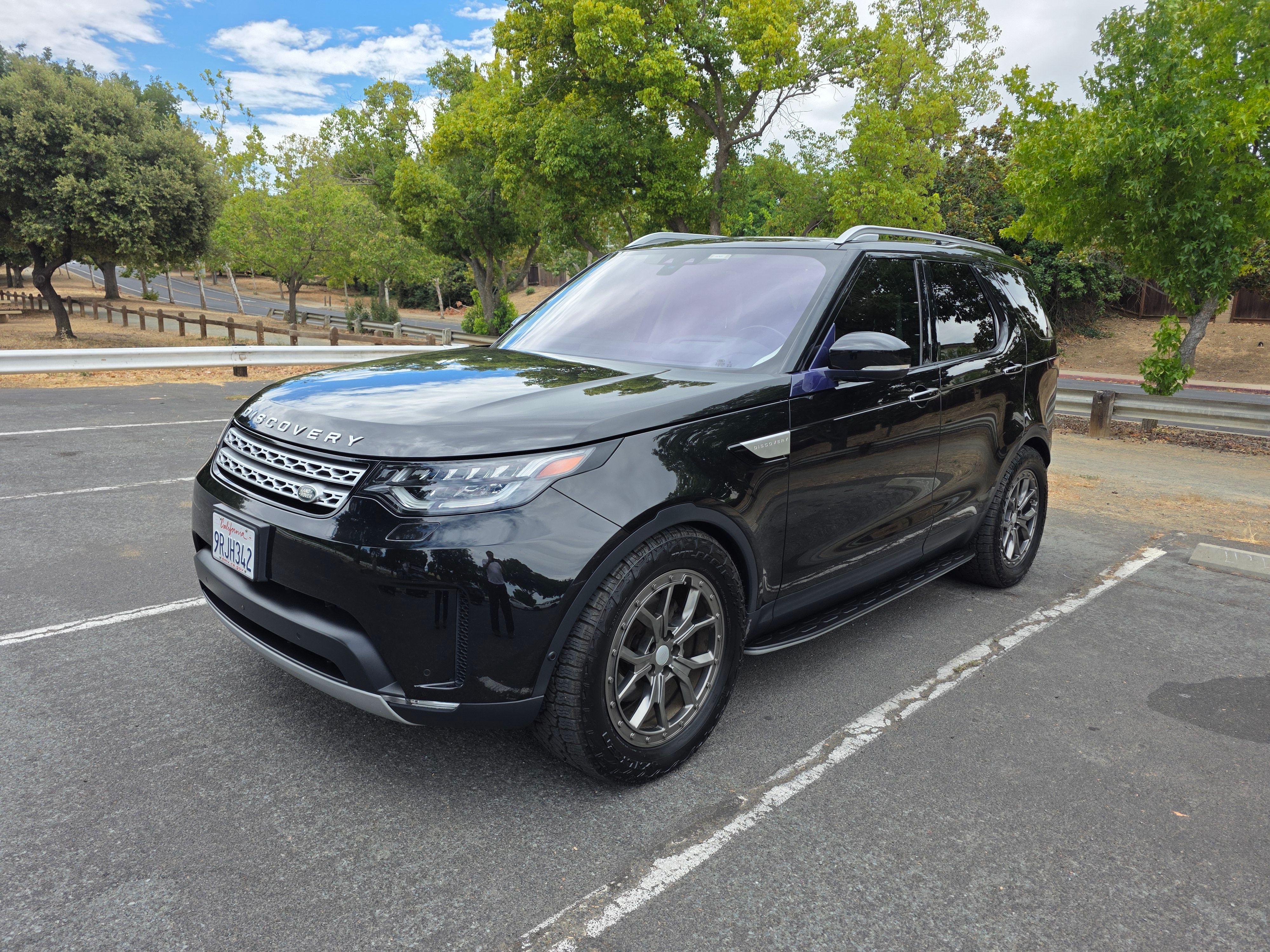 Used 2018 Land Rover Discovery HSE Luxury AWD/4WD image 1