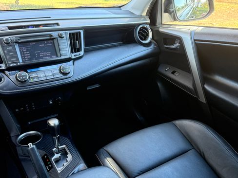 Used 2015 Toyota RAV4 Limited image 17